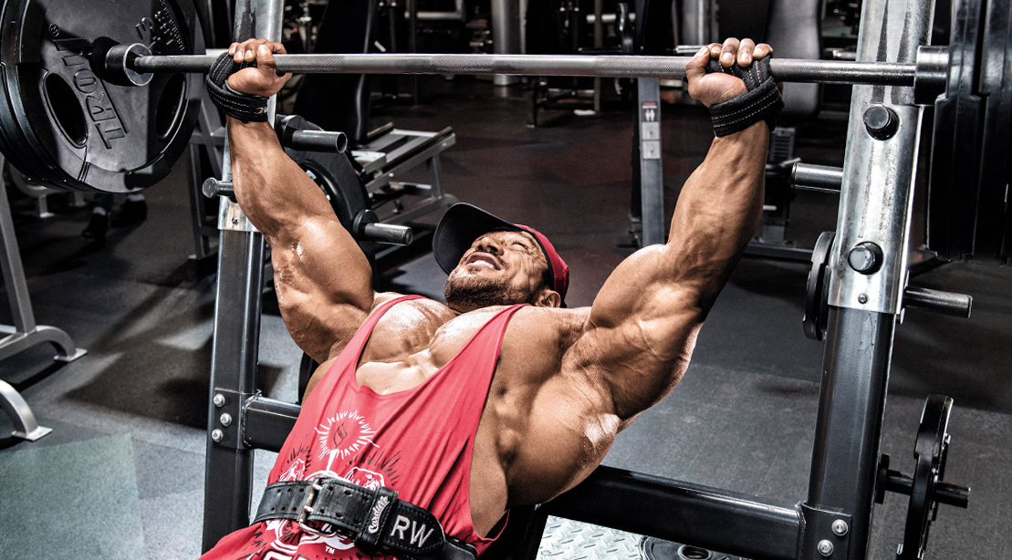 Roelly-Winklar-Performing-Incline-Barbell-Bench-Press