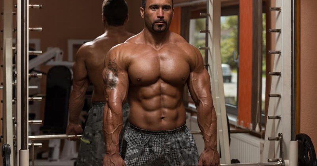 man-bodybuilding-shrug